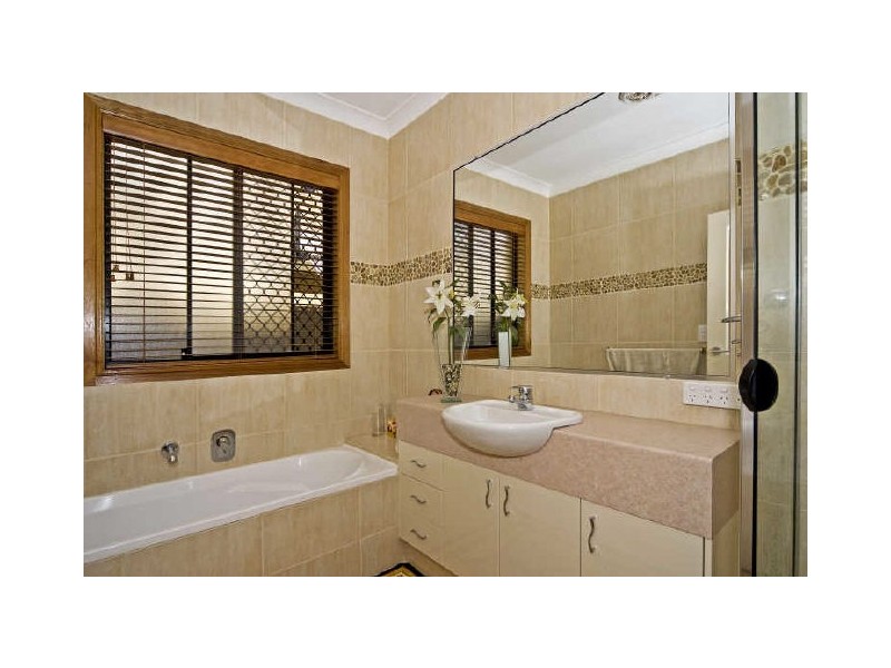 114 Arun Drive, Arundel QLD 4214