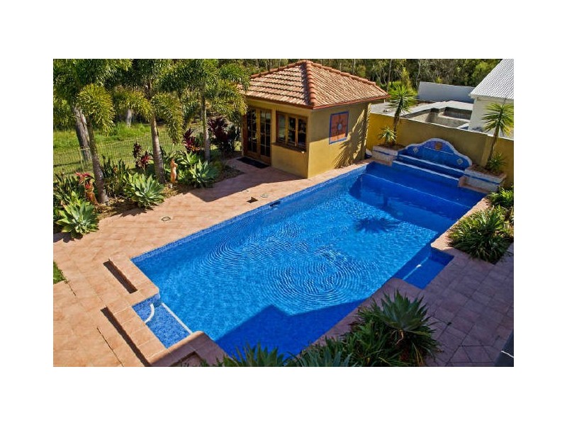 114 Arun Drive, Arundel QLD 4214