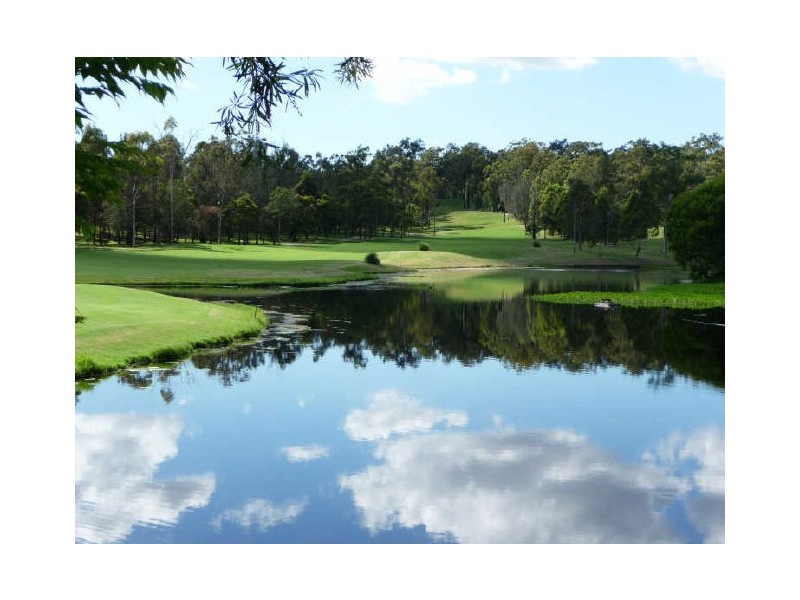 4 Steyning Court, Arundel QLD 4214