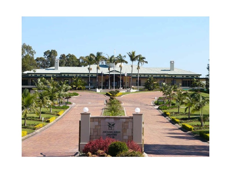 4 Steyning Court, Arundel QLD 4214