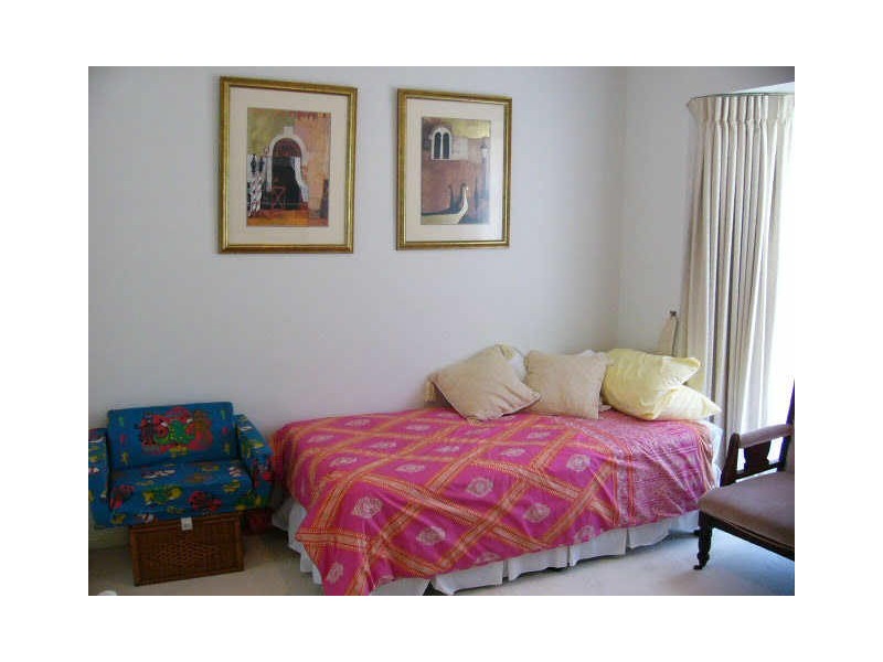 4 Steyning Court, Arundel QLD 4214