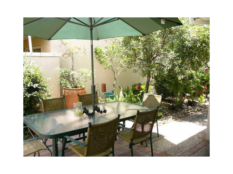 4 Steyning Court, Arundel QLD 4214
