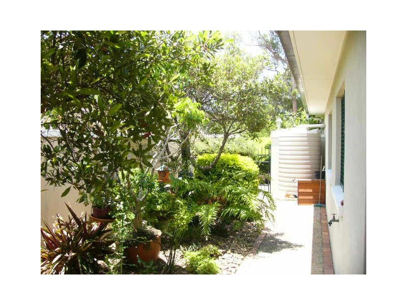 4 Steyning Court, Arundel QLD 4214