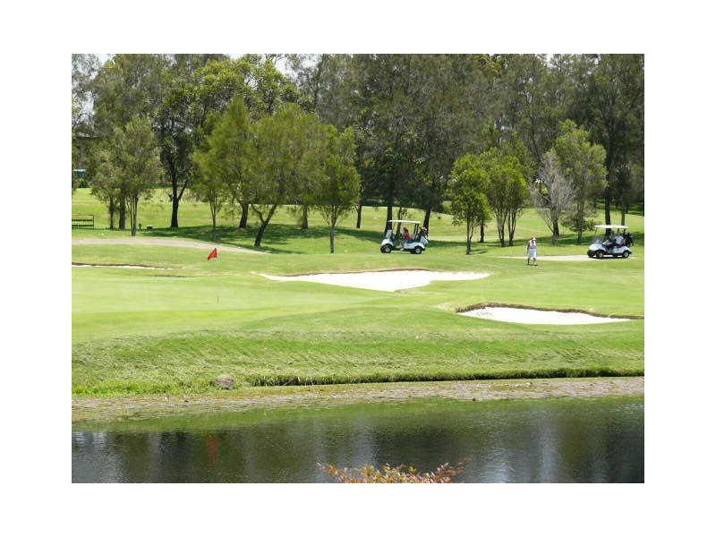 4 Steyning Court, Arundel QLD 4214