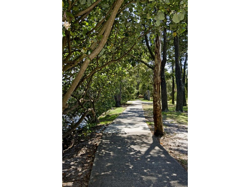 220/125 Hansford Road, Coombabah QLD 4216