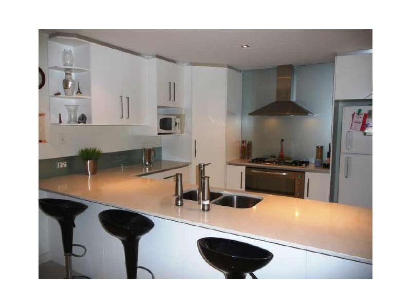 38 Enid Avenue, Southport QLD 4215