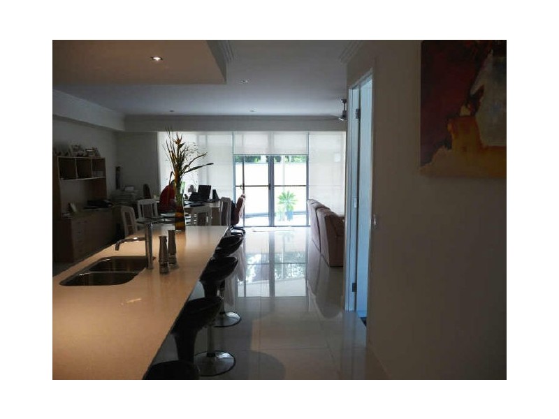 38 Enid Avenue, Southport QLD 4215