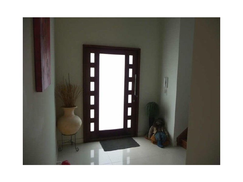 38 Enid Avenue, Southport QLD 4215