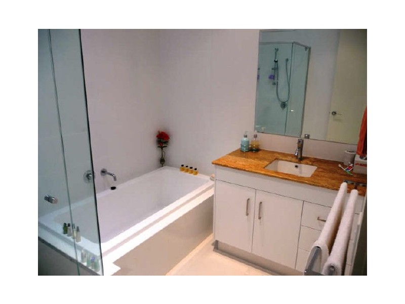 38 Enid Avenue, Southport QLD 4215