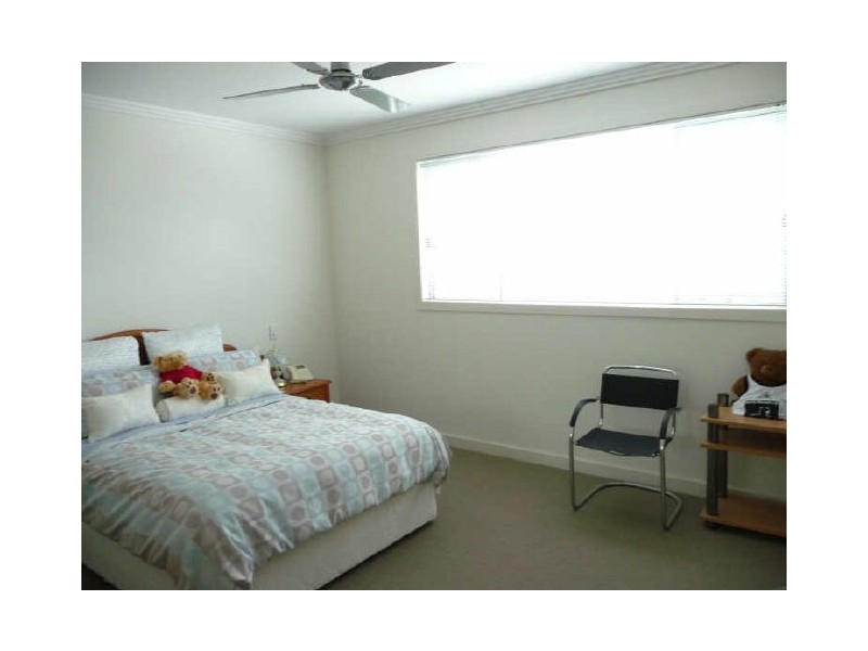 38 Enid Avenue, Southport QLD 4215