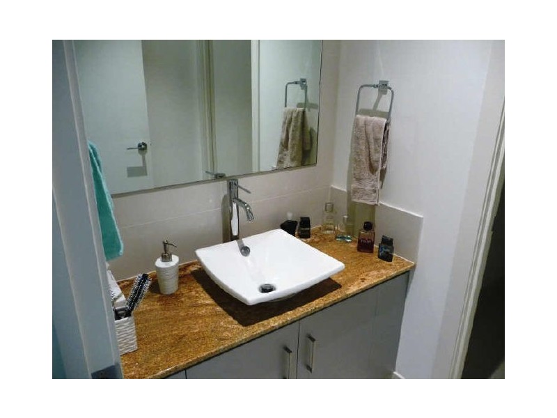 38 Enid Avenue, Southport QLD 4215