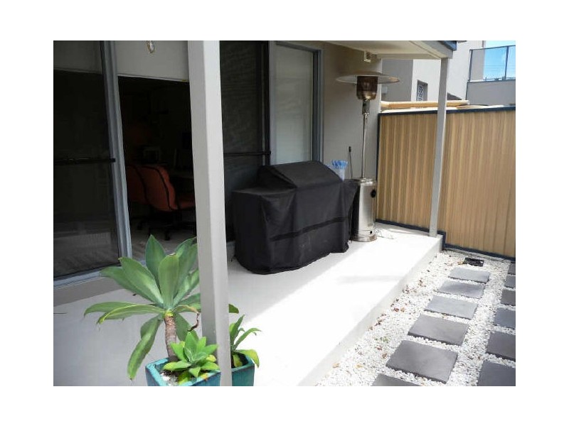 38 Enid Avenue, Southport QLD 4215