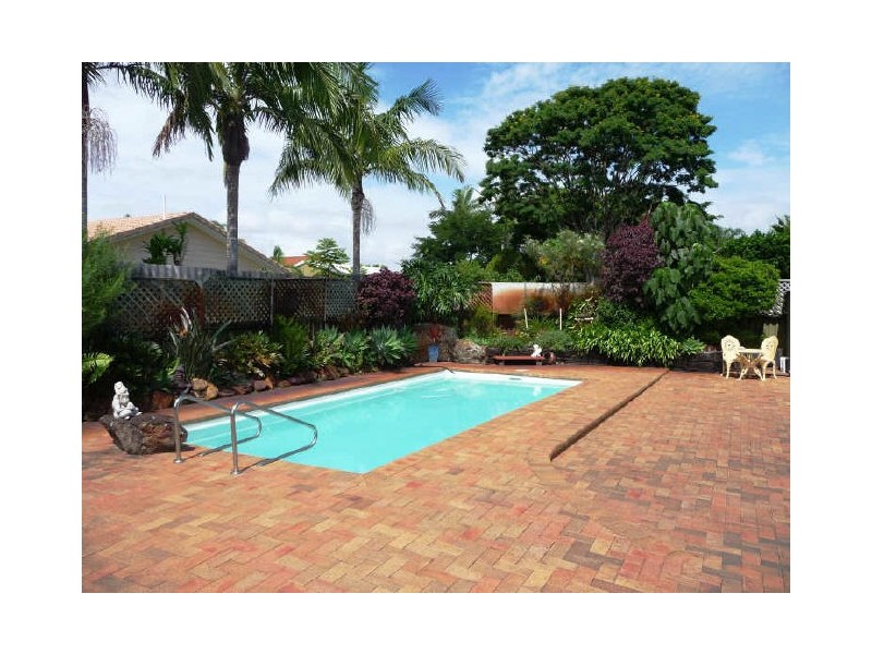 6 Blaxland Avenue, Paradise Point QLD 4216