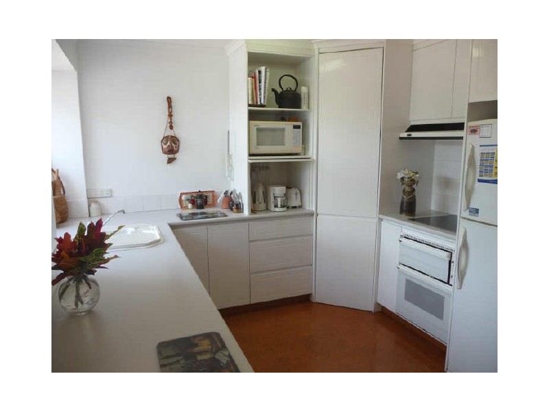 6 Blaxland Avenue, Paradise Point QLD 4216