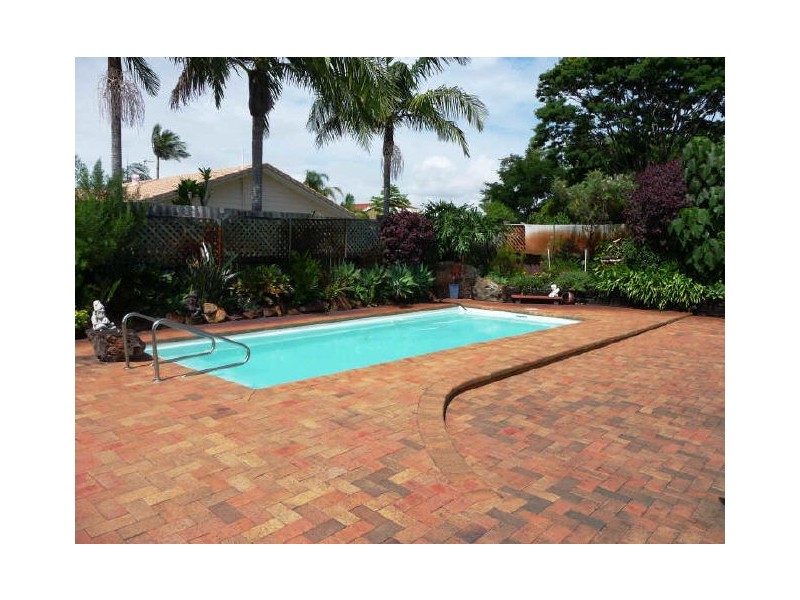 6 Blaxland Avenue, Paradise Point QLD 4216