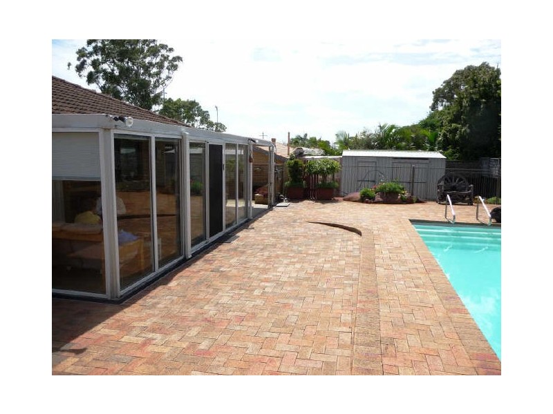 6 Blaxland Avenue, Paradise Point QLD 4216