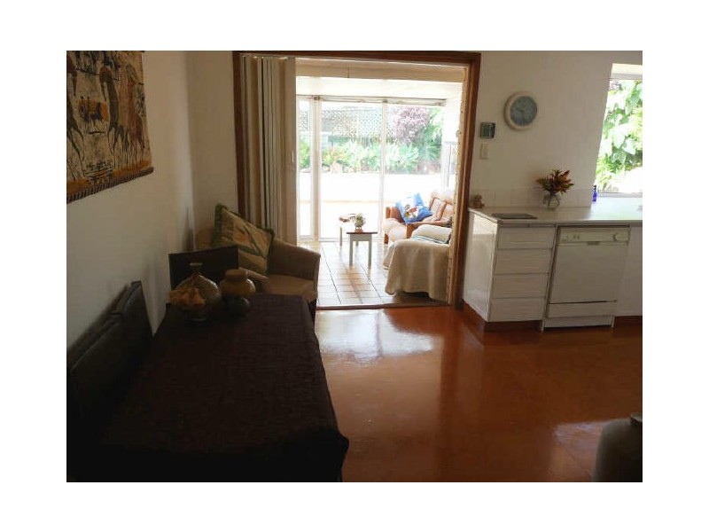 6 Blaxland Avenue, Paradise Point QLD 4216