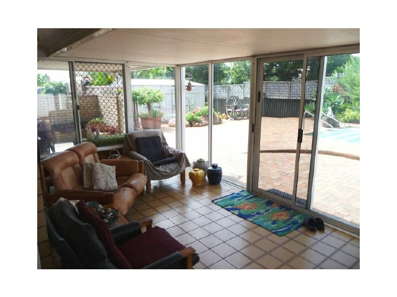 6 Blaxland Avenue, Paradise Point QLD 4216