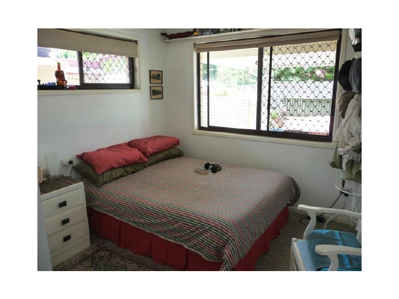 6 Blaxland Avenue, Paradise Point QLD 4216