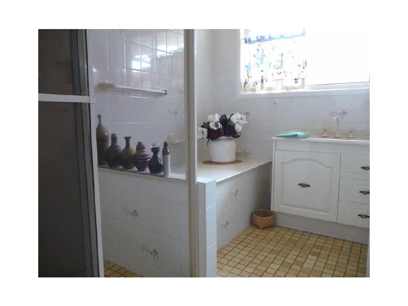 6 Blaxland Avenue, Paradise Point QLD 4216