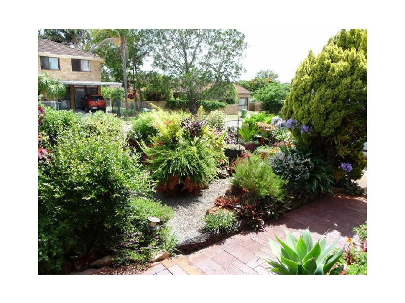 6 Blaxland Avenue, Paradise Point QLD 4216