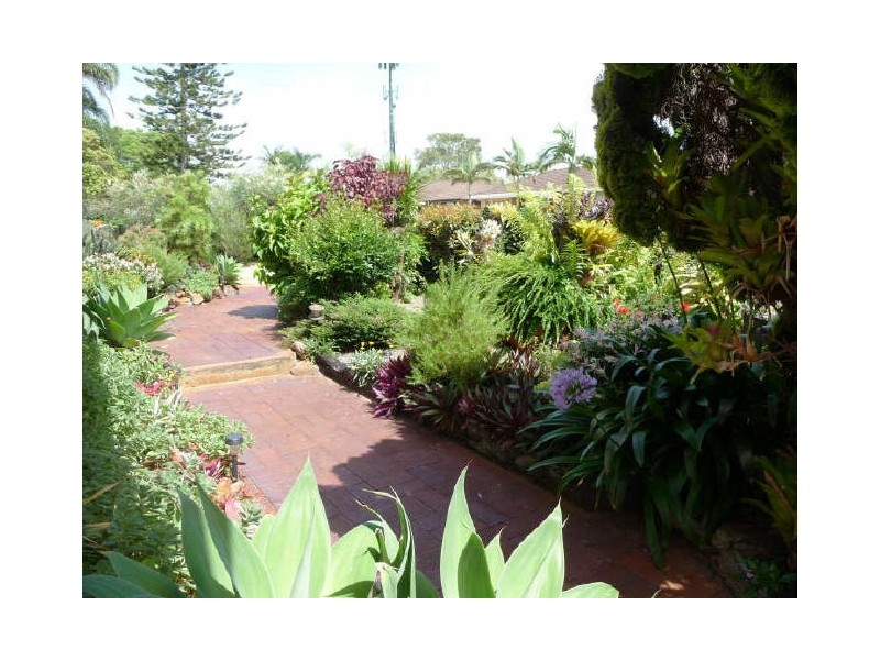 6 Blaxland Avenue, Paradise Point QLD 4216