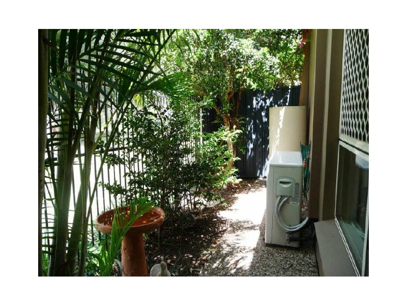 20 Siena Place, Coombabah QLD 4216