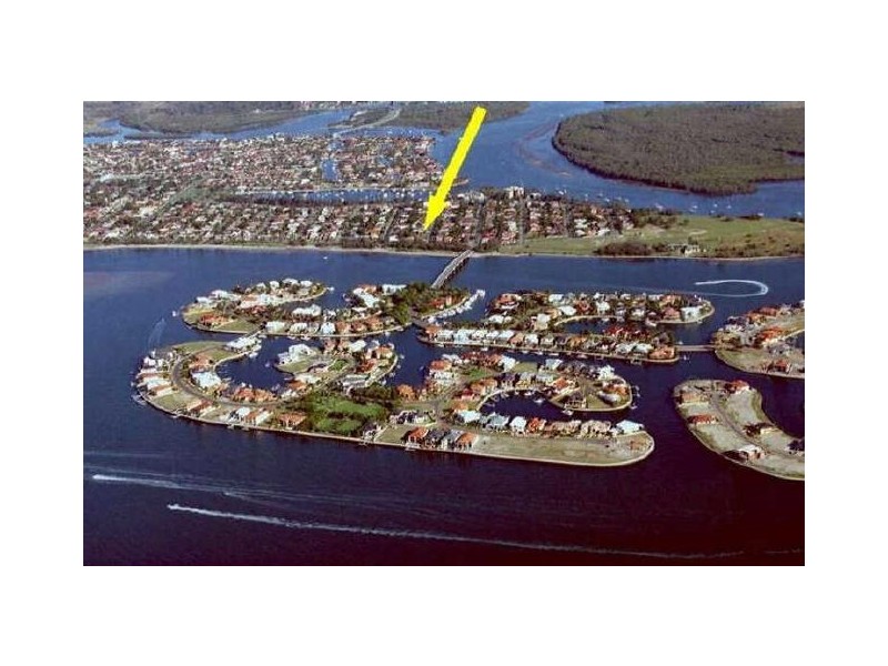 1 & 2/12 Drake Avenue, Paradise Point QLD 4216