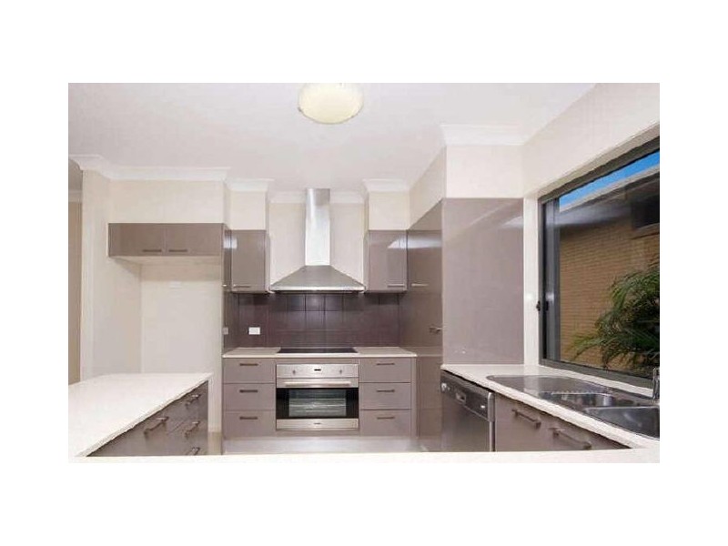 1 & 2/12 Drake Avenue, Paradise Point QLD 4216