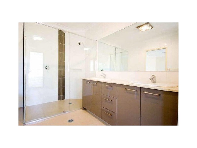 1 & 2/12 Drake Avenue, Paradise Point QLD 4216