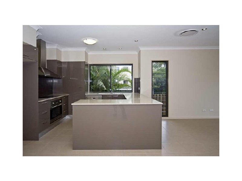 1 & 2/12 Drake Avenue, Paradise Point QLD 4216