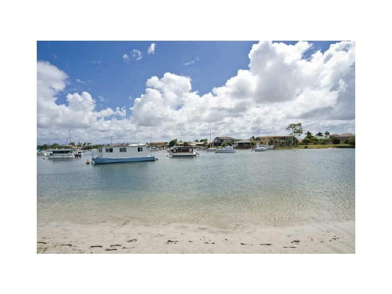 1 & 2/12 Drake Avenue, Paradise Point QLD 4216