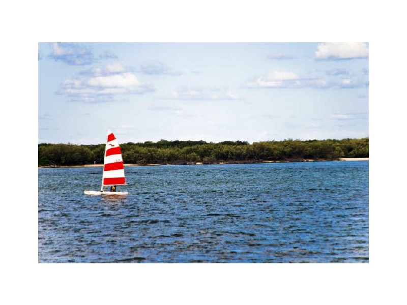 1 & 2/12 Drake Avenue, Paradise Point QLD 4216