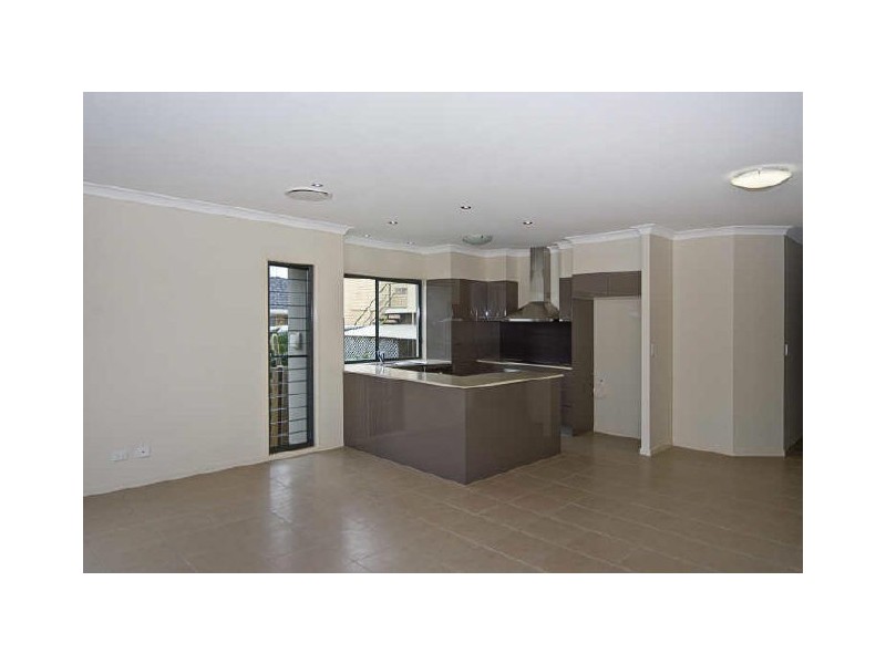 1 & 2/12 Drake Avenue, Paradise Point QLD 4216