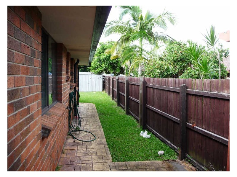 2/9 Possum Crescent, Coombabah QLD 4216