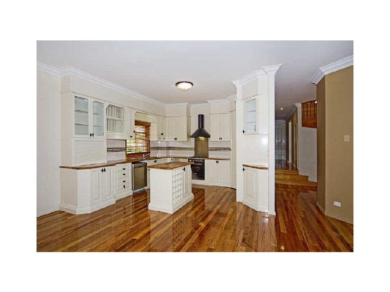 40 Canada Place, Arundel QLD 4214