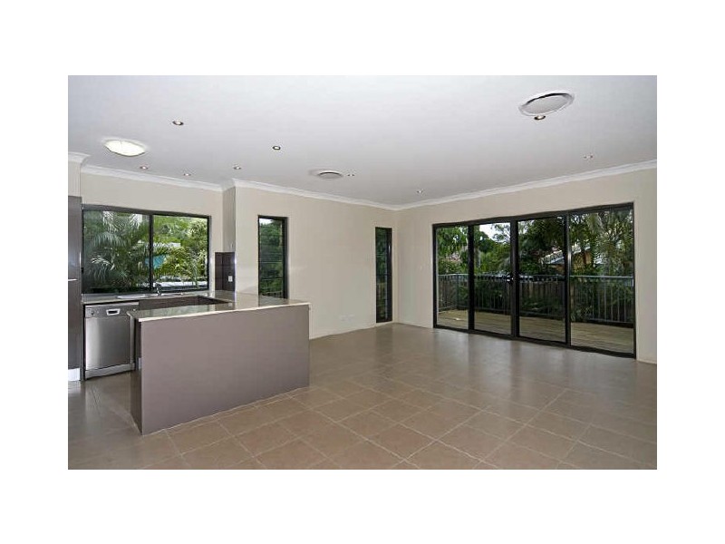 2/12 Drake Avenue, Paradise Point QLD 4216