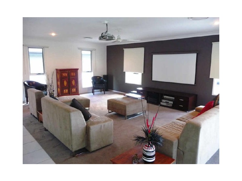 44 Cobb & Co Drive, Oxenford QLD 4210