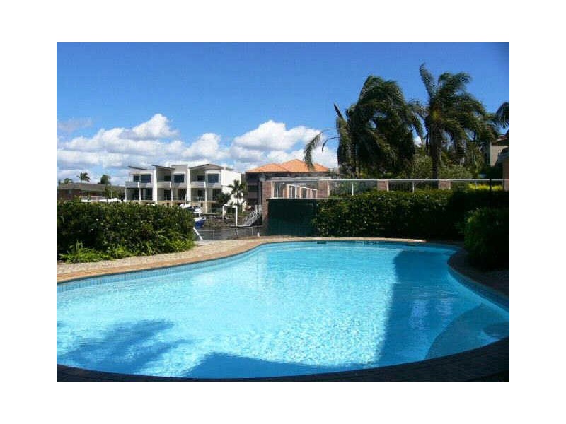 16/14 Jennifer Avenue, Runaway Bay QLD 4216