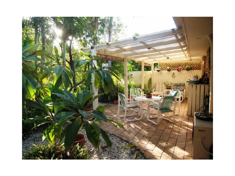 2/82 Kangaroo Avenue, Coombabah QLD 4216