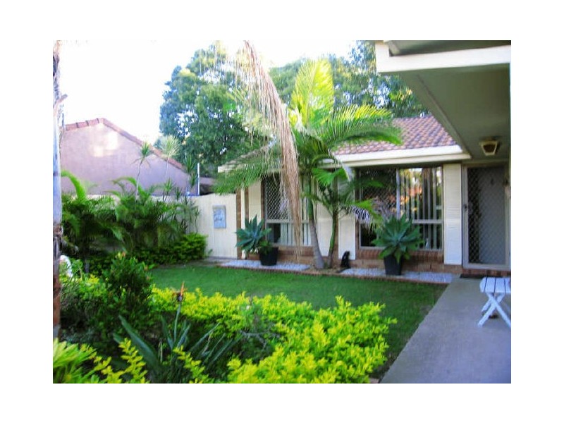 2/82 Kangaroo Avenue, Coombabah QLD 4216