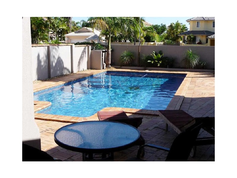 27 Midnight Court, Runaway Bay QLD 4216