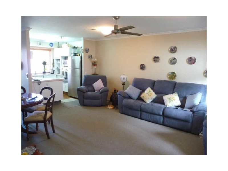 2/461 Pine Ridge Road, Runaway Bay QLD 4216