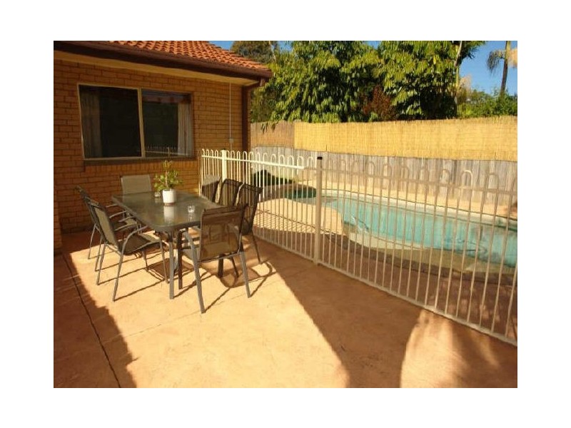 2/132 Whiting Street, Labrador QLD 4215