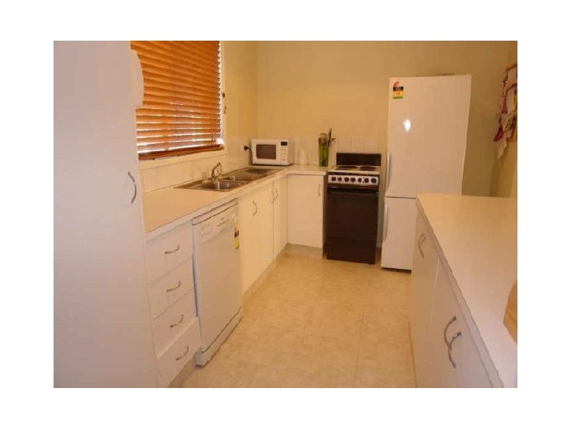 2/132 Whiting Street, Labrador QLD 4215