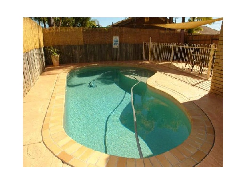 2/132 Whiting Street, Labrador QLD 4215