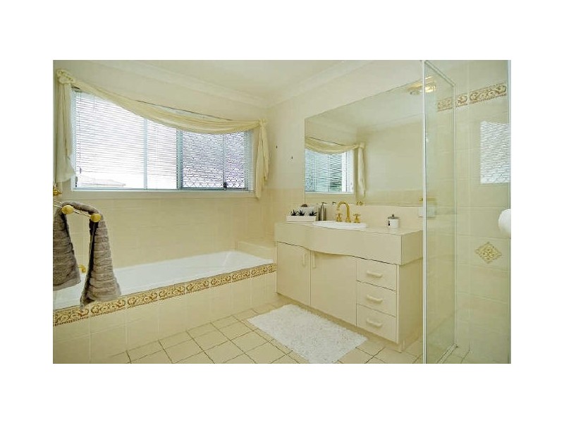 47 Canada Place, Arundel QLD 4214