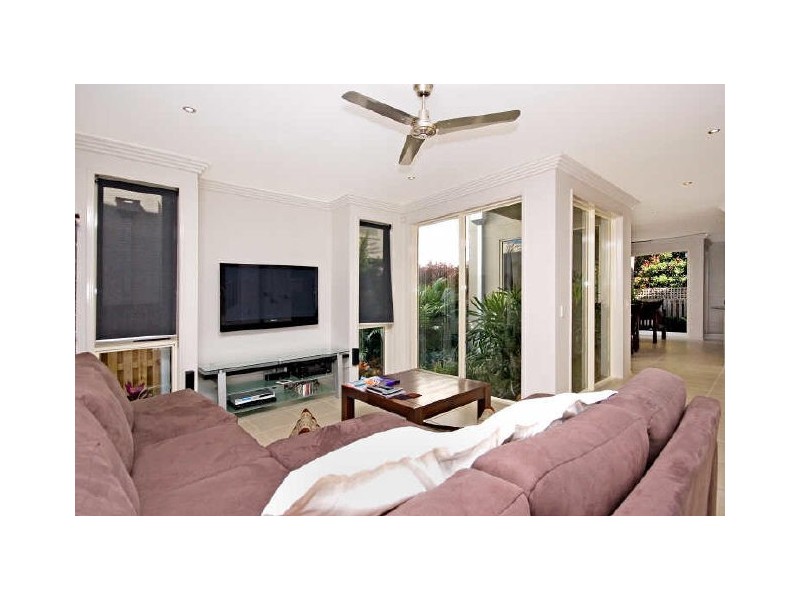 1/58 Bayview Street, Runaway Bay QLD 4216