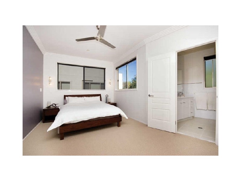 1/58 Bayview Street, Runaway Bay QLD 4216