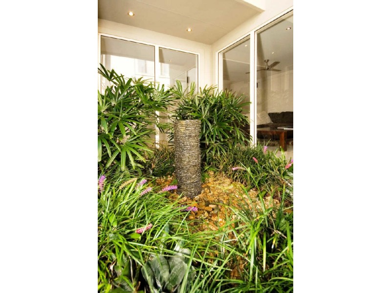 1/58 Bayview Street, Runaway Bay QLD 4216
